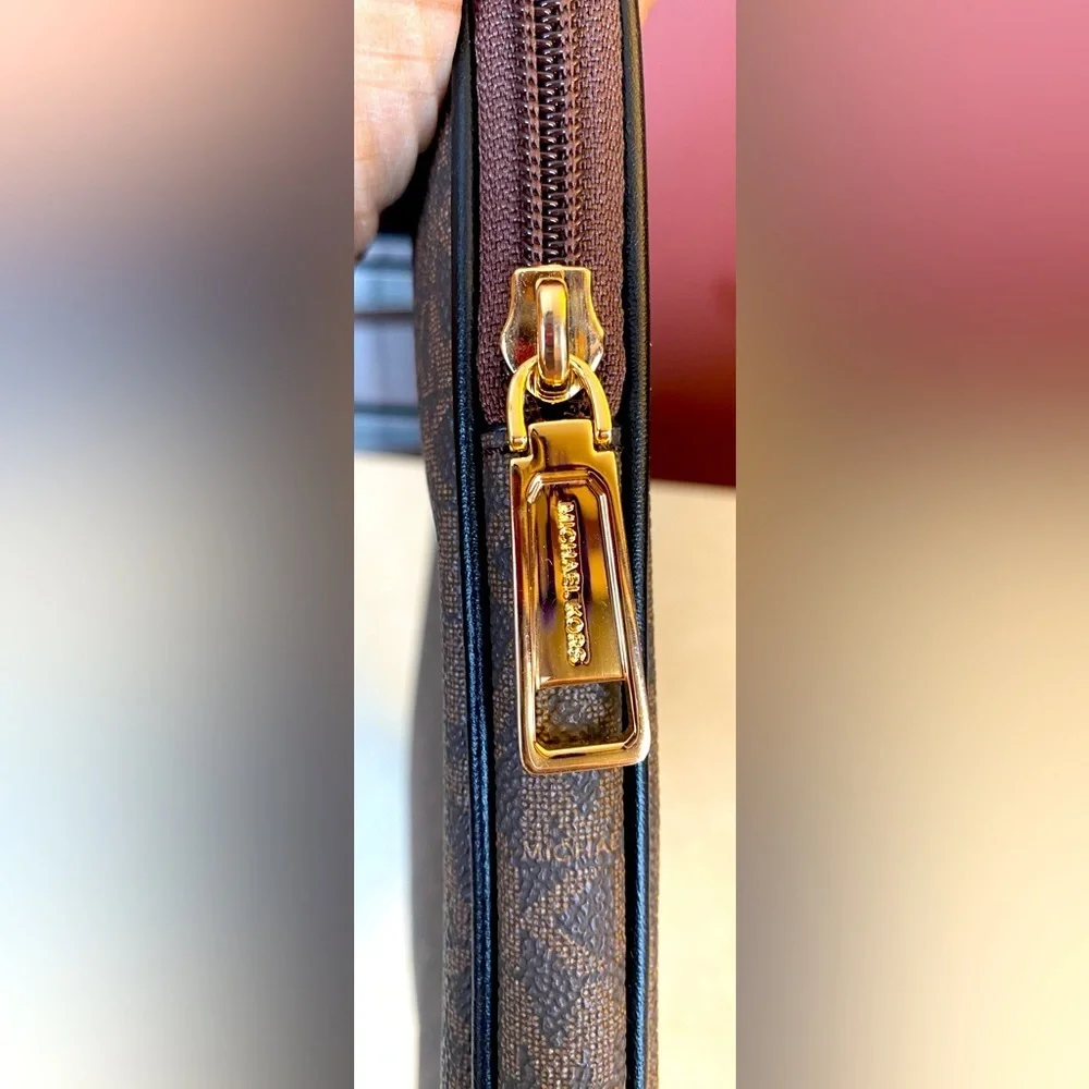 MICHAEL KORS Jet Set Travel LG Laptop Case, EUC - Picture 10 of 12